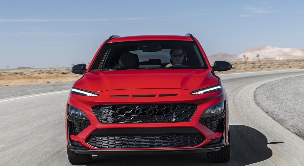 Появились первые фото салона нового кроссовера Hyundai Kona