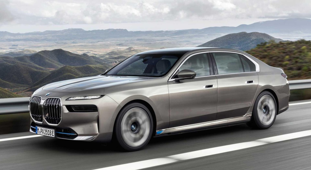 &laquo;Его покусали пчёлы?&raquo; Общественность раскритиковала новый электрокар BMW i7