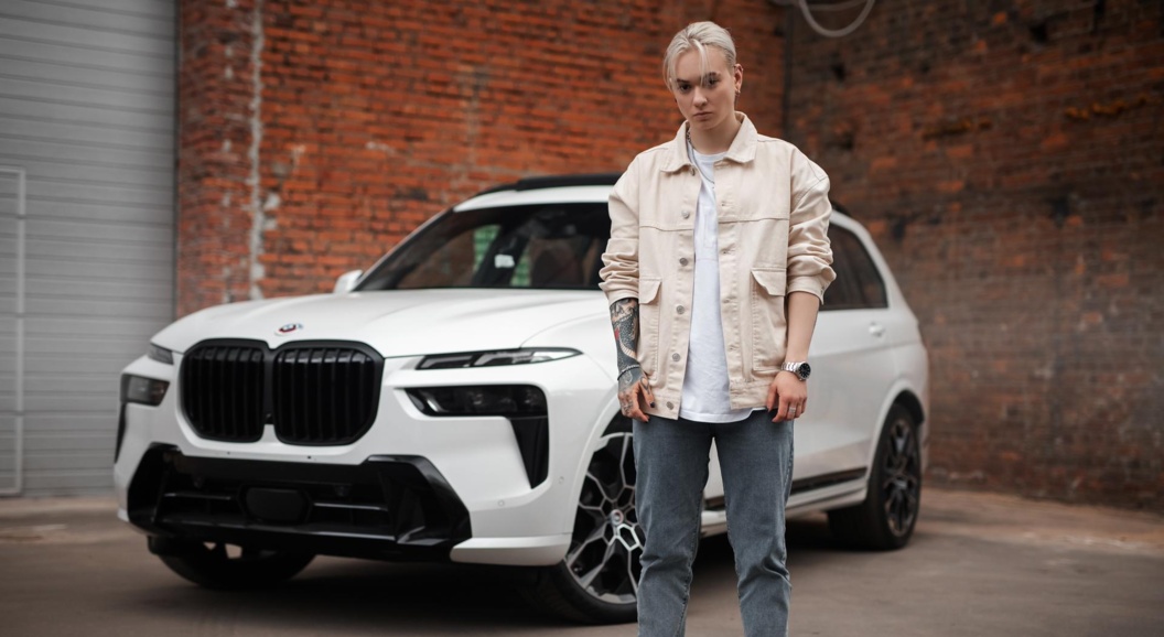 Самый неоднозначный BMW: тест-драйв X7 с Кирой Медведевой