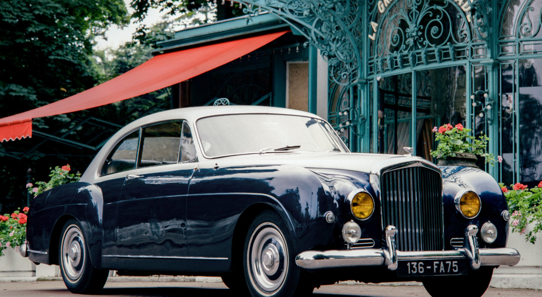 На продажу выставят редкий Bentley известного фотографа Хельмута Ньютона