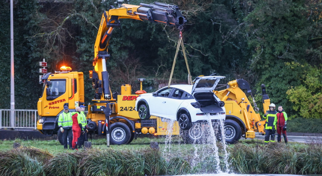 Внешность эхлектрохэтчбека Lancia Ypsilon стала известна из-за угона и утопления