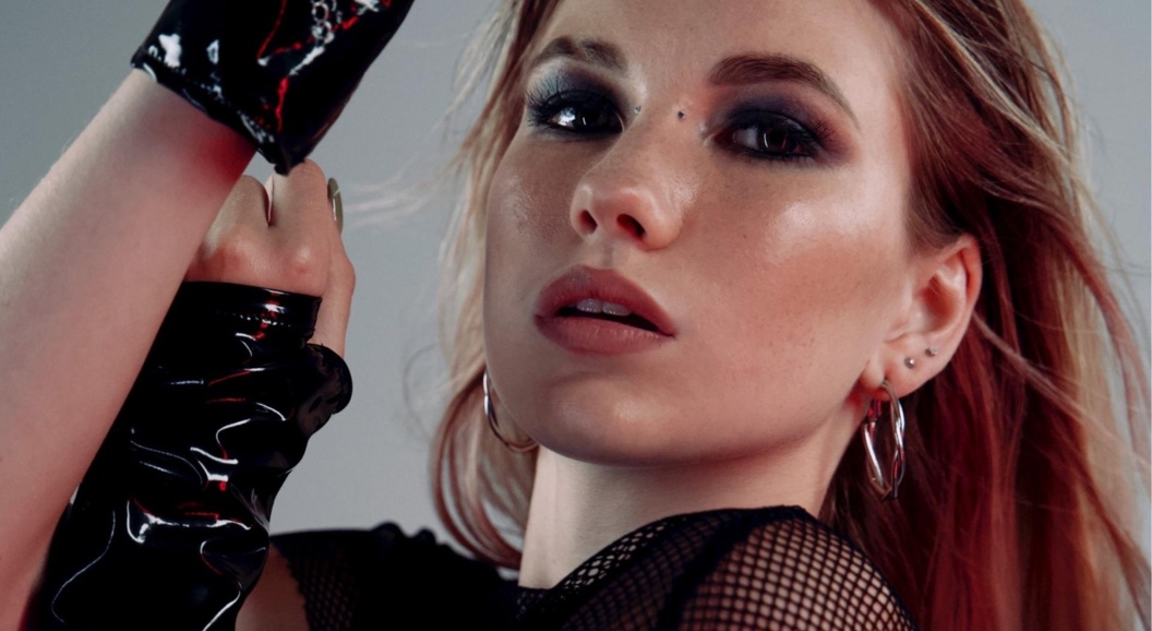 Блогер Саша Айс получила водительские права