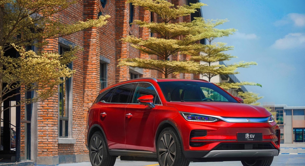 BYD намерена обогнать Tesla, выпустив рекордное количество электрокаров за год