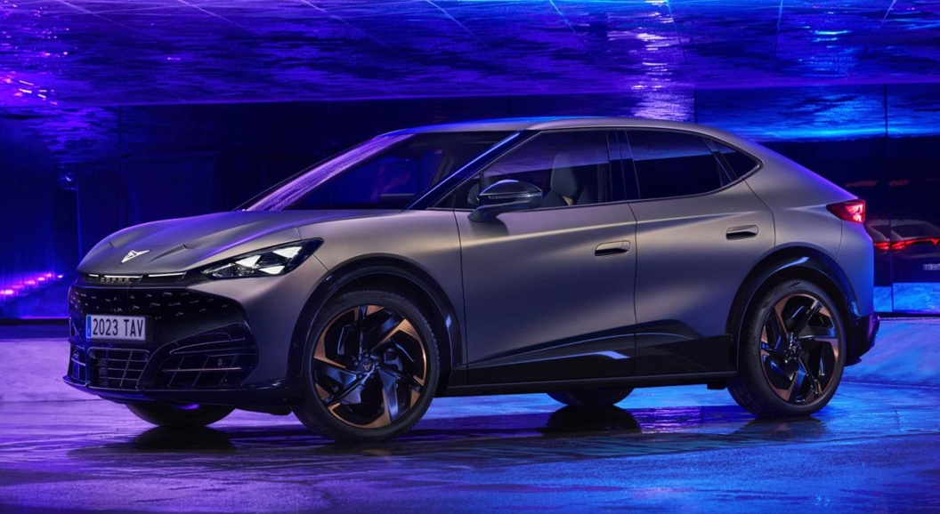 Новый электрокросс Cupra Tavascan получил необычный &laquo;космический&raquo; салон