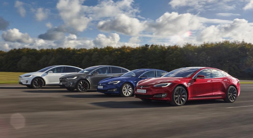 Tesla анонсировала выход сразу двух &laquo;загадочных&raquo; новинок