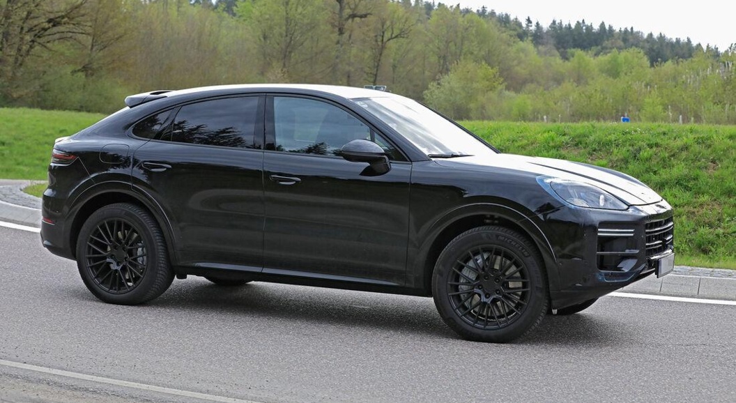 Интерьер обновлённого Porsche Cayenne превратился в &laquo;царство дисплеев&raquo;