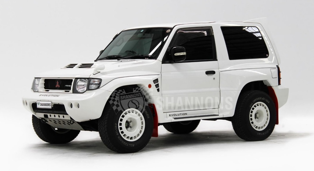Очень редкий внедорожник Mitsubishi Pajero Evolution продадут за 4,5 млн рублей