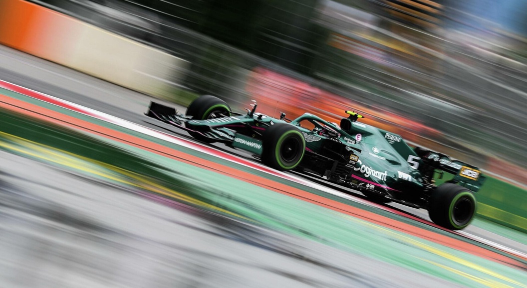 В Red Bull Racing посчитали новый болид Mercedes-AMG F1 нелегальным