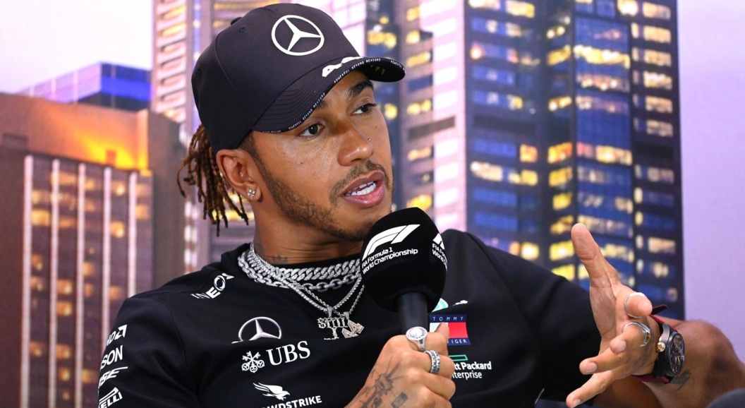 Льюис Хэмилтон признался, что обманывал FIA насчёт пирсинга