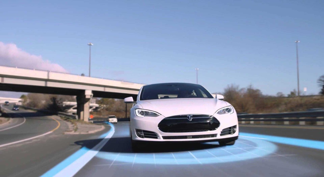 Электрокары Tesla получат полный автопилот, но владельцы не смогут им пользоваться