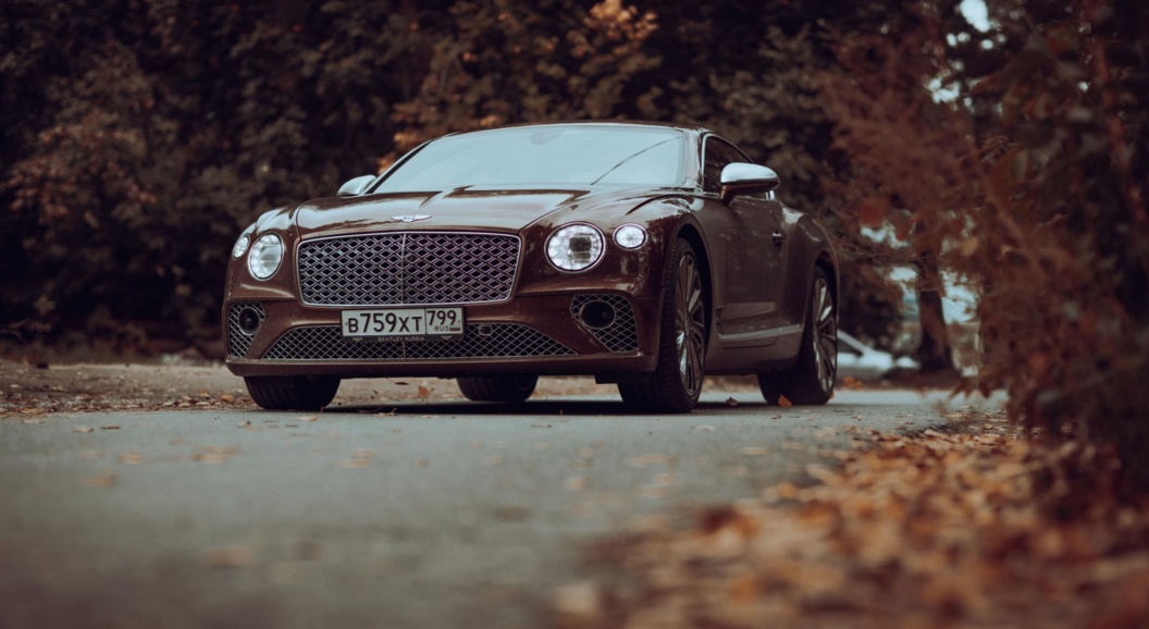 Bentley отложил выпуск своего первого электрокара