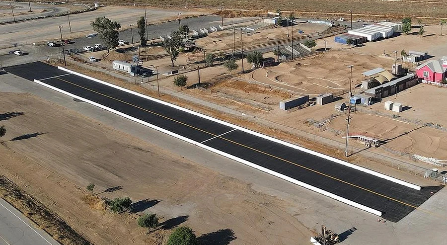 &laquo;Это для игрушечных машин?&raquo; В Калифорнии появилась необычная трасса для борьбы с нелегальными гонками