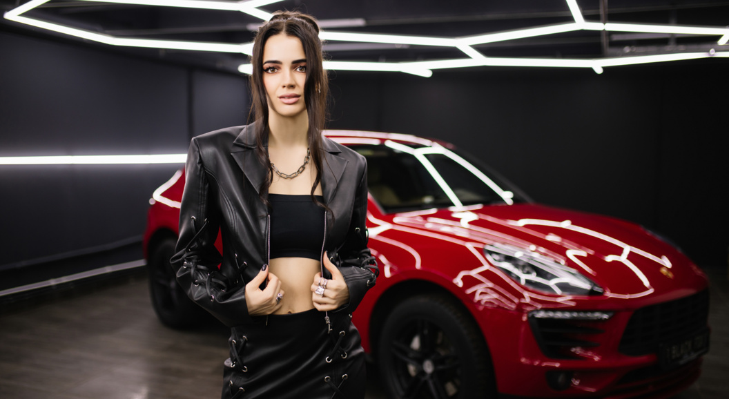 Анна Чекалина: «В прошлой жизни я точно была водителем и обожала гонки»