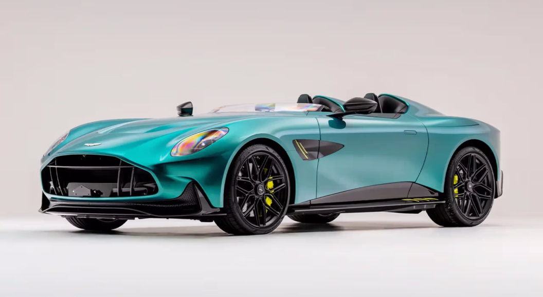 На аукцион выставят Aston Martin DBR22 с автографом Фернандо Алонсо