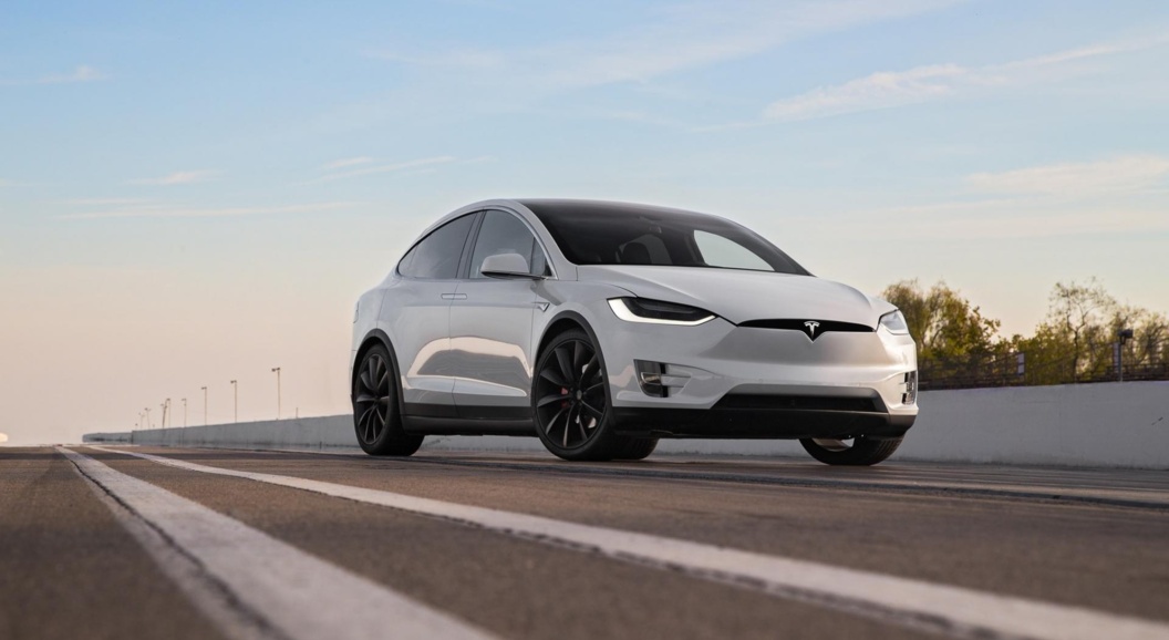 Владелица Tesla Model X отсудила у бренда около 100 000 евро за &laquo;неадекватный&raquo; автопилот