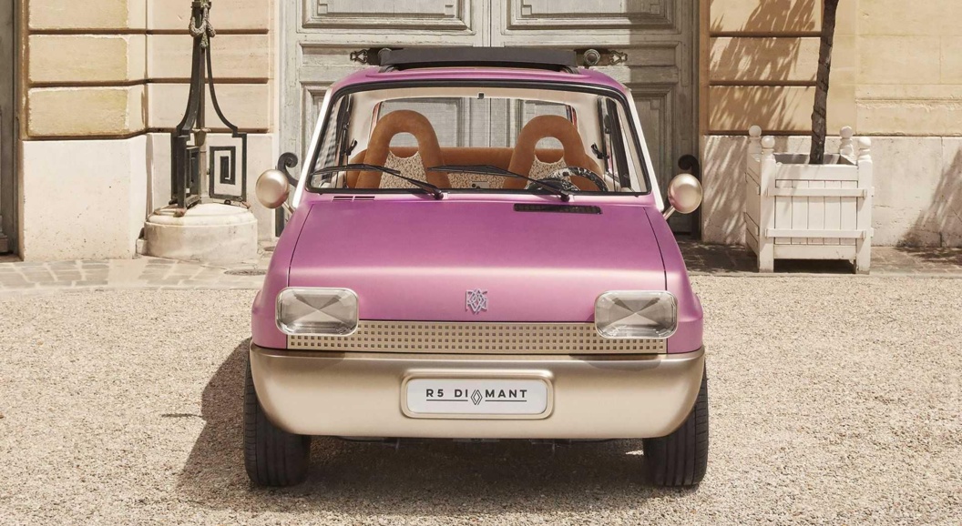Культовый Renault 5 превратили в рестомод с мраморным рулём и фарами-бриллиантами