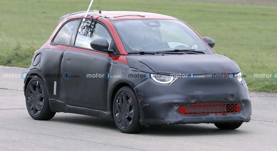 Внешность первого электрического Abarth рассекречена накануне премьеры