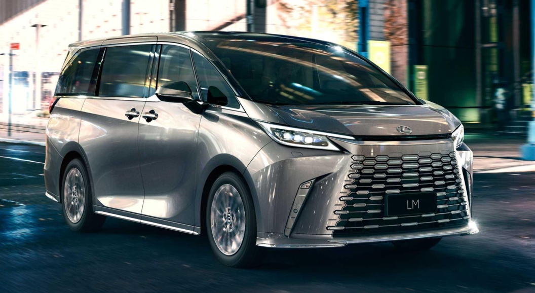 Первый минивэн Lexus сменил поколение и стал глобальной моделью