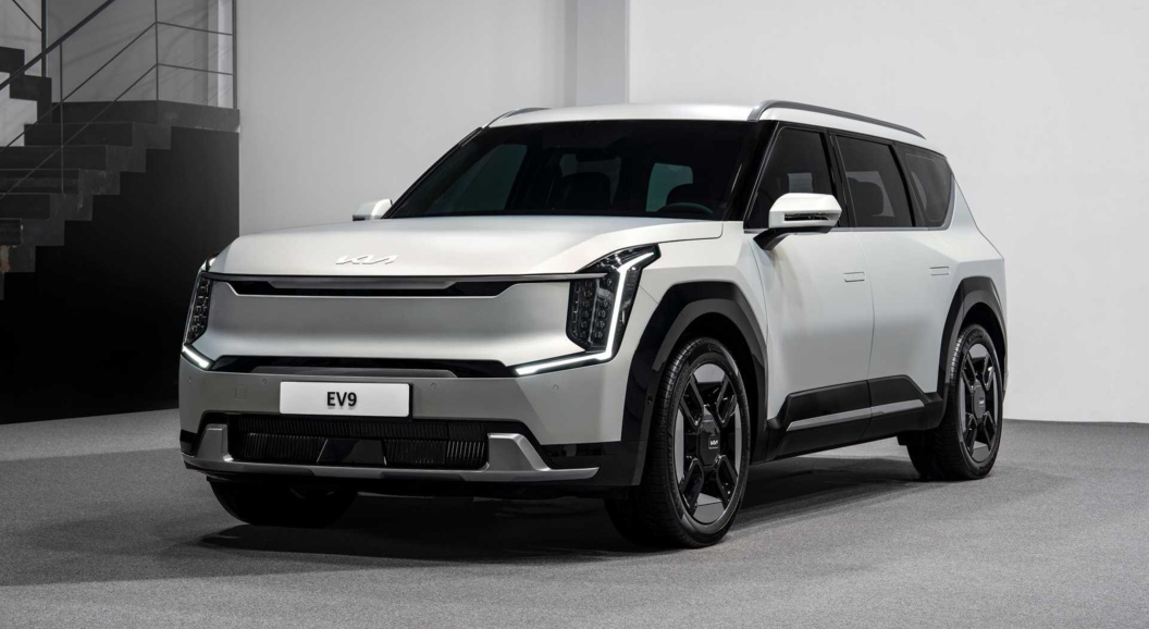 Kia рассекретила флагманский электрокросс EV9 на официальных фото