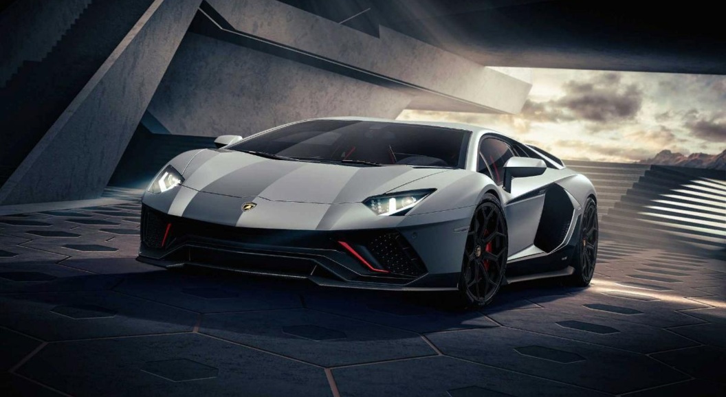 Последний бензиновый Lamborghini Aventador продадут на аукционе вместе с NFT-токеном