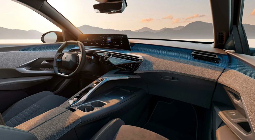 Peugeot рассекретил интерьер нового 3008