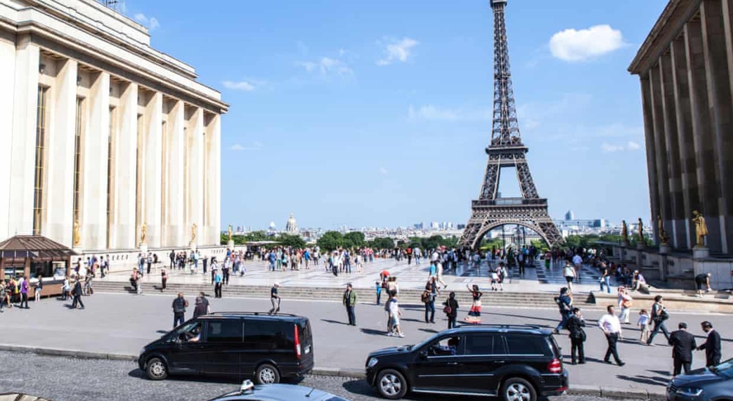 В Париже хотят повысить стоимость парковки для кроссоверов и внедорожников