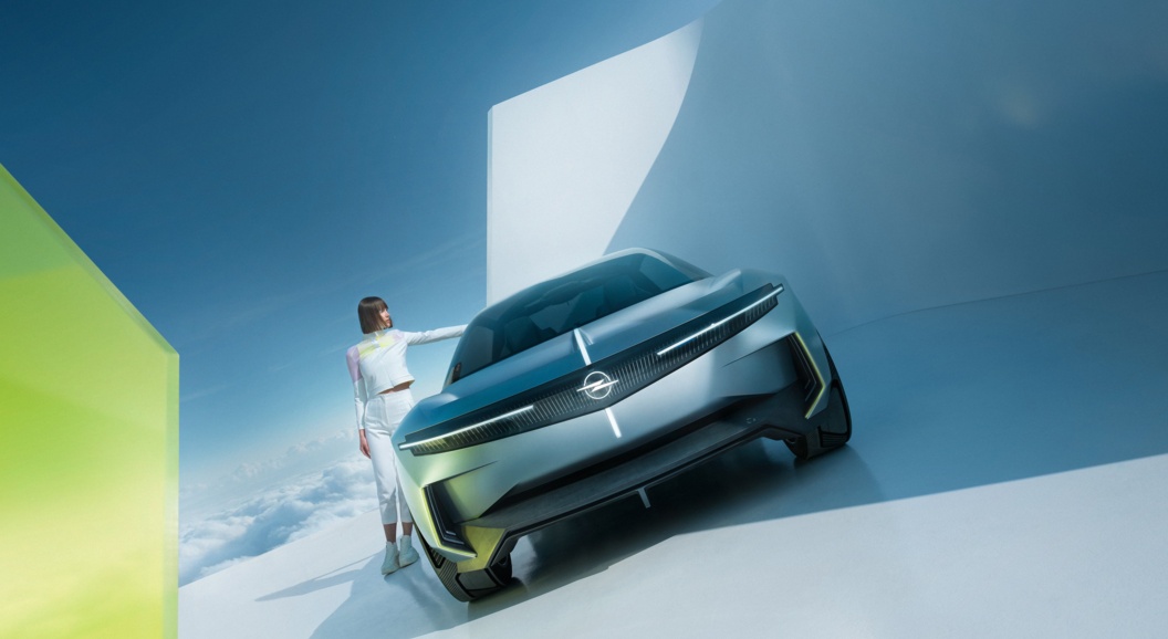 Электрокар Opel Experimental получил складной руль