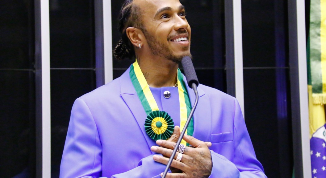 Льюиса Хэмилтона назвали восьмикратным чемпионом мира