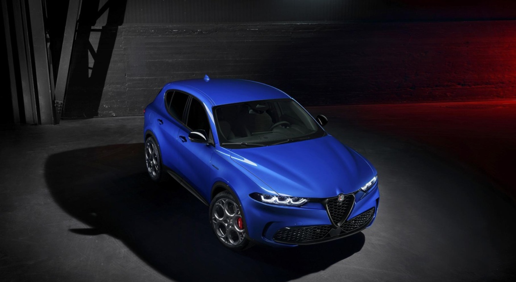 Alfa Romeo Tonale стал первым гибридным кроссовером бренда