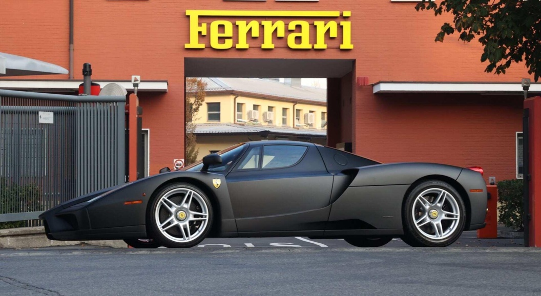 На продажу выставлен эксклюзивный Ferrari Enzo, принадлежавший королевской семье Брунея