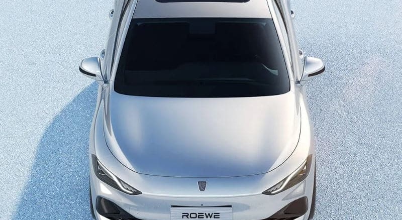 В Сети появились первые фото гибридного бизнес-седана Roewe D7