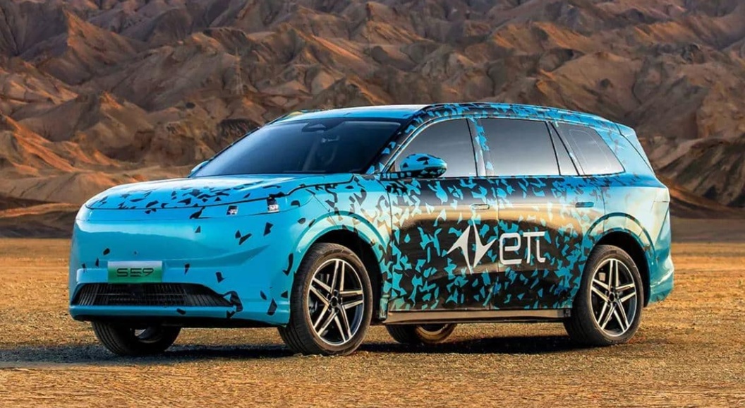 Dongfeng показал на фото первый кроссовер нового бренда e&pi;