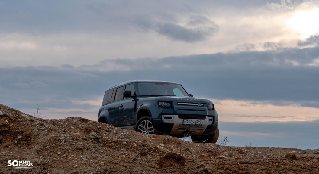 На тестах заметили &laquo;заряженный&raquo; Land Rover Defender