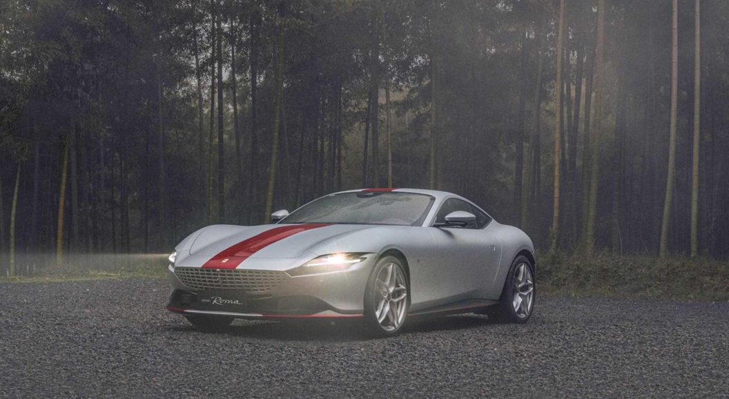 Ferrari выпустил особое купе Roma с чайным набором в комплекте