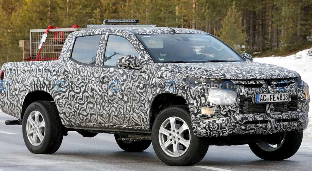 Опубликованы первые &laquo;шпионские&raquo; фото нового пикапа Mitsubishi L200