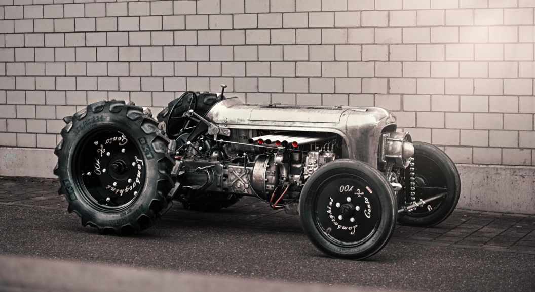 На продажу выставлен очень редкий трактор Lamborghini Centenario