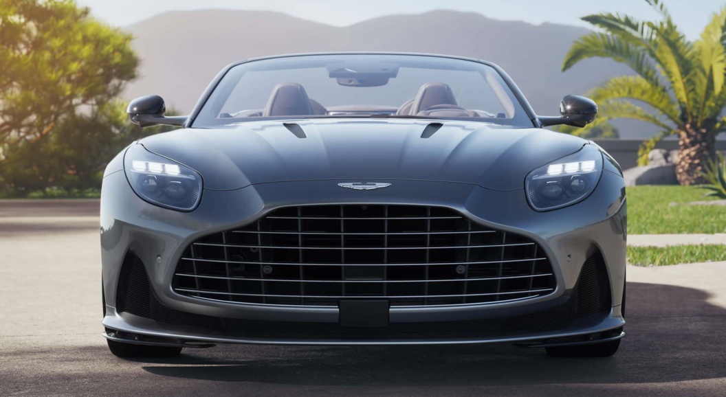 Кабриолет Aston Martin DB12 Volante получил крышу, которую можно поднять дистанционно