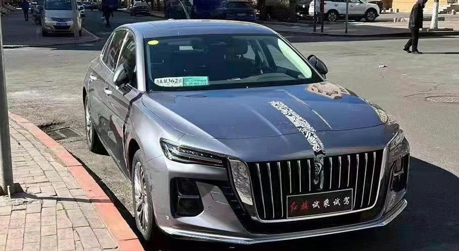 Появились первые фото &laquo;китайского Aurus&raquo; Hongqi H5