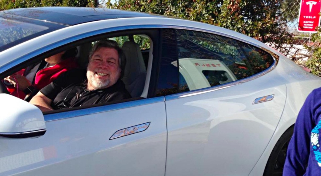 &laquo;Искусственный интеллект пытается убить вас&raquo;: основатель Apple раскритиковал автопилот Tesla