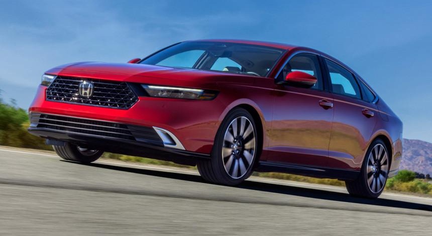 Новый Honda Accord лишился турбомотра, но получил гибридный двигатель