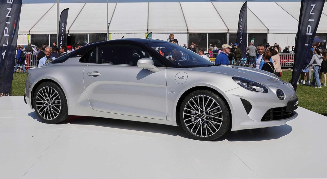 Спецверсию спорткара Alpine A110 GT посвятили 100-летнему юбилею основателя марки