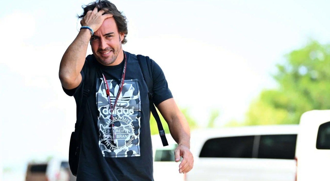 Фернандо Алонсо решил продать свой итальянский суперкар Ferrari Enzo