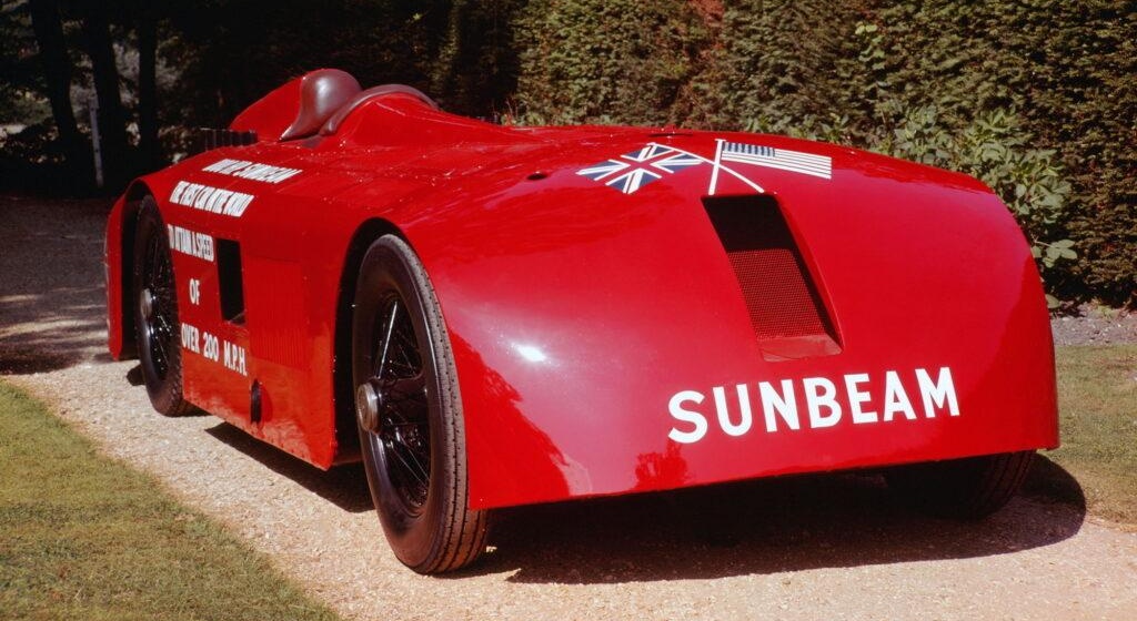 В Британии решили восстановить авто, установившее первый в истории рекорд скорости