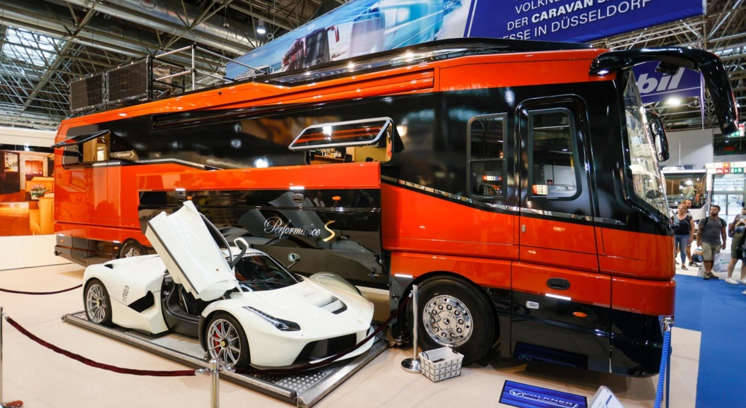 Самым дорогой автодом с Ferrari в комплекте оценили в 5,7 млн долларов