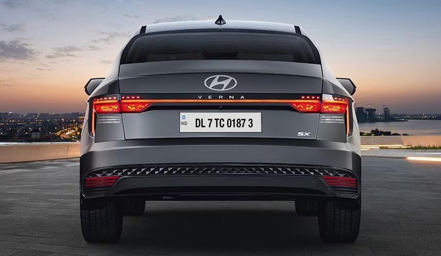 vngiqwxu_641a0c3876844_hyundai-verna-03.jpg