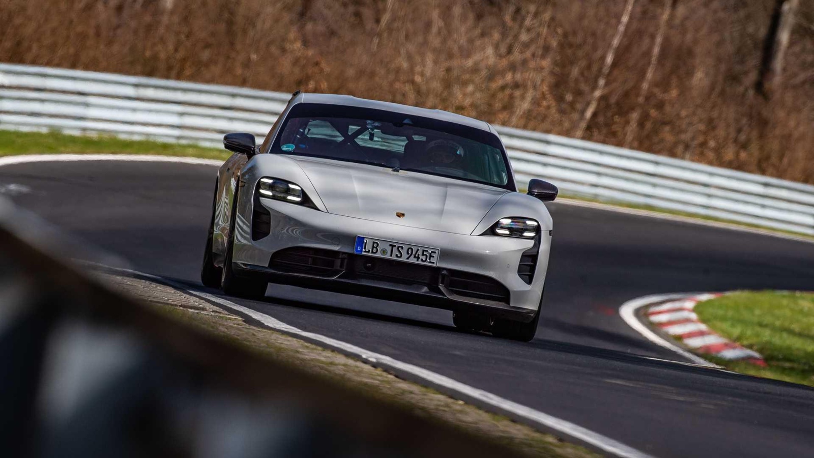 otdwaijb_62f3e4f2cab4b_porsche-taycan-turbo-s-sets-series-production-ev-record-at-the-nurburgring.jpg