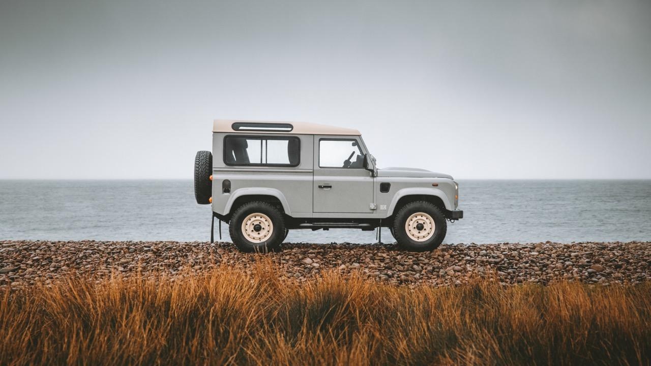 sjibwogd_645416a75925f_land-rover-classic-defender-works-v8-islay-edition-04_0-krupnyy-razmer.jpeg