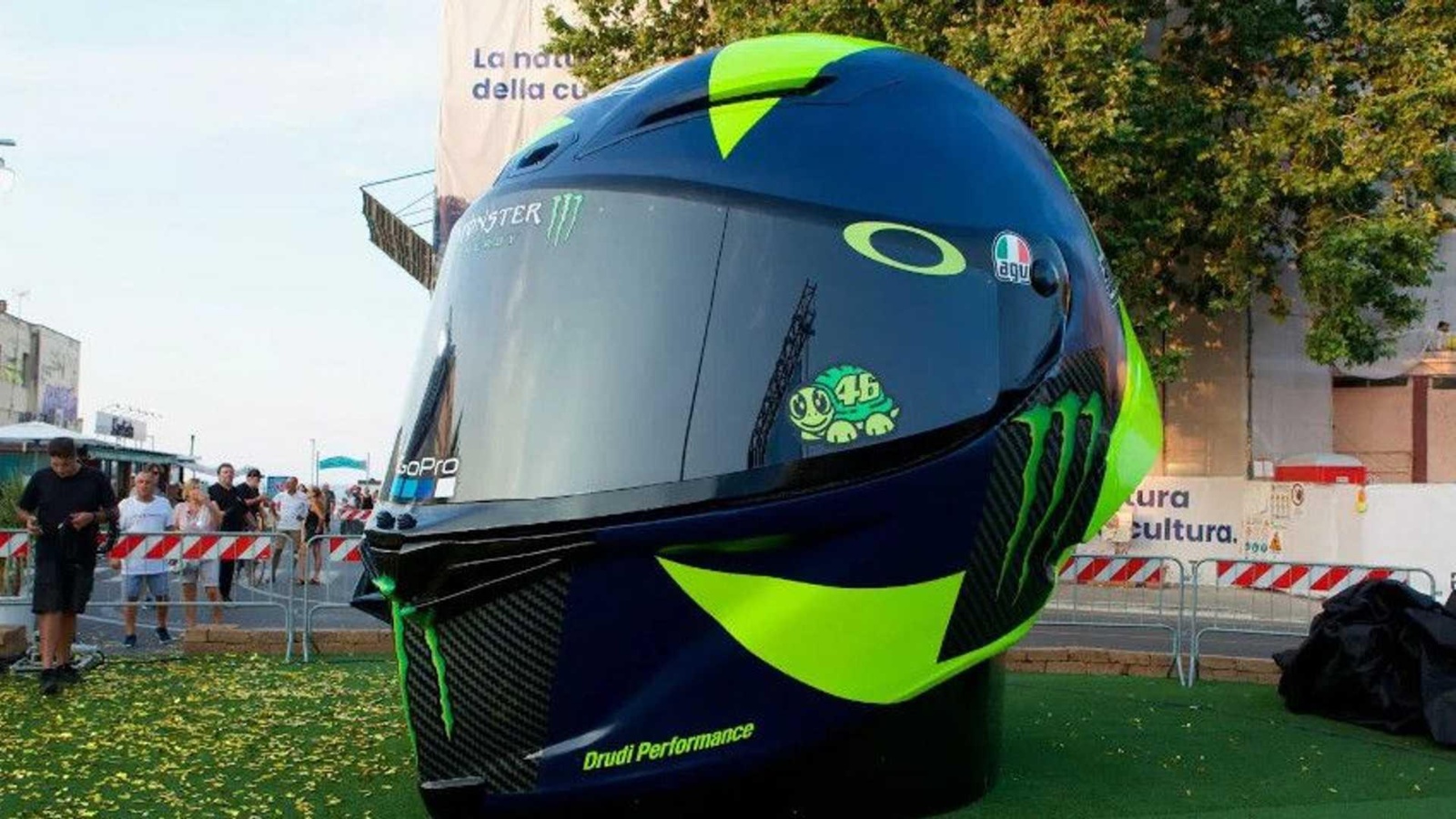 jcgutasy_62f687bd20102_gigantic-3d-printed-valentino-rossi-helmet-now-on-display-in-pesaro.jpg