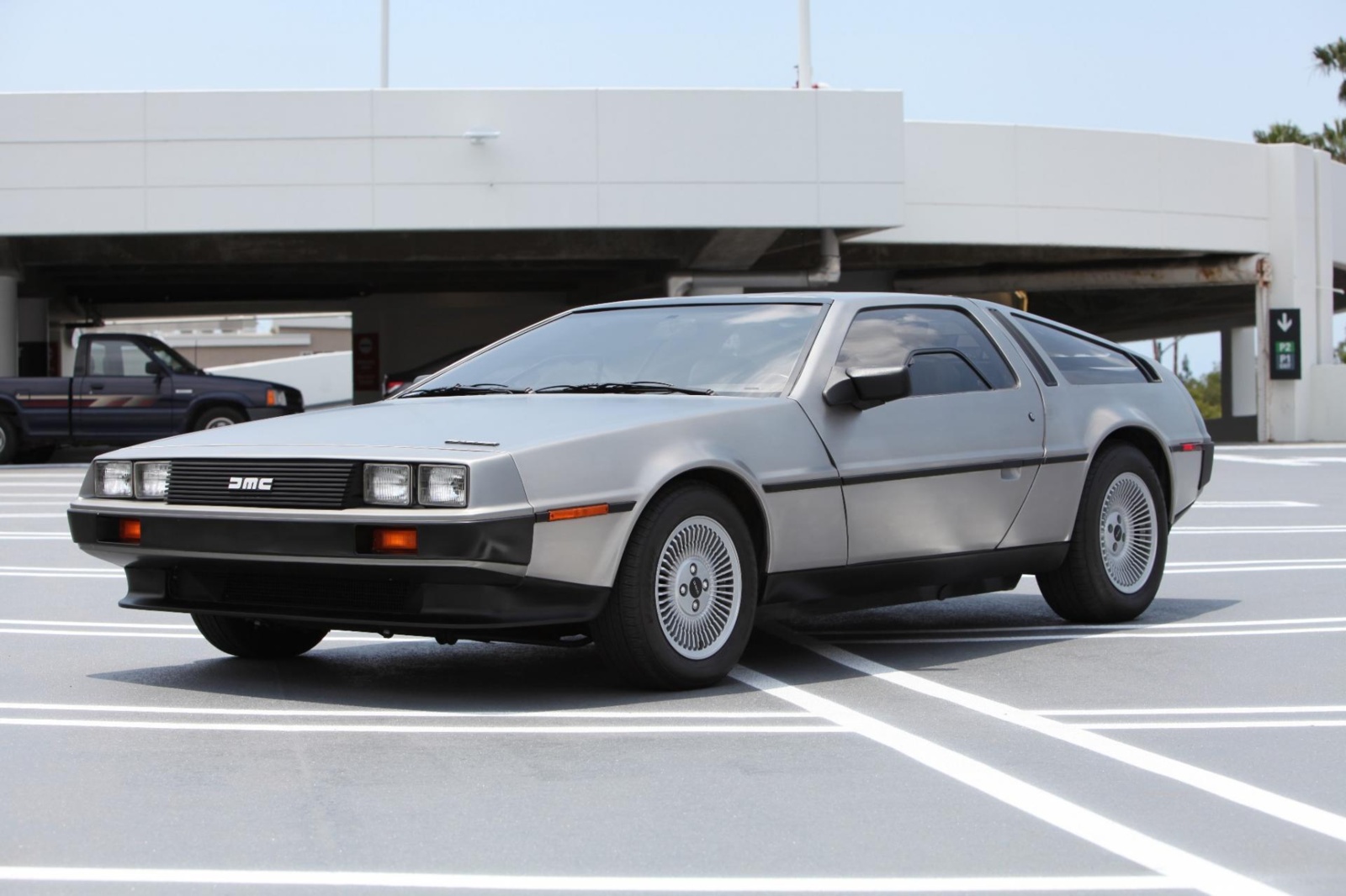 sxkgnurf_621dd85b0857f_4400-mile-1983-delorean-dmc-12-on-auction-is-25000-with-six-days-left-108131_1.jpg