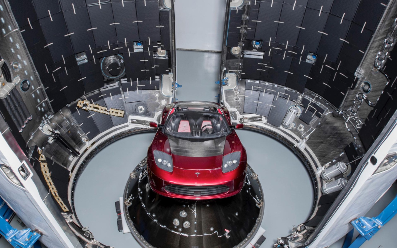 zhbvkqsr_6213648a7f601_tesla-roadster-into-falcon-heavy-1n-2880x1800.jpg